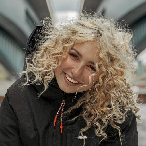 Günstige Perücken Berlin - Locken ohne Dauerwelle
